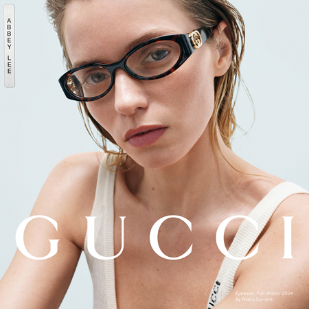 Markenvorstellung: Gucci Brillen. Model Abbey Lee trägt eine Gucci Brille und blickt in die Kamera